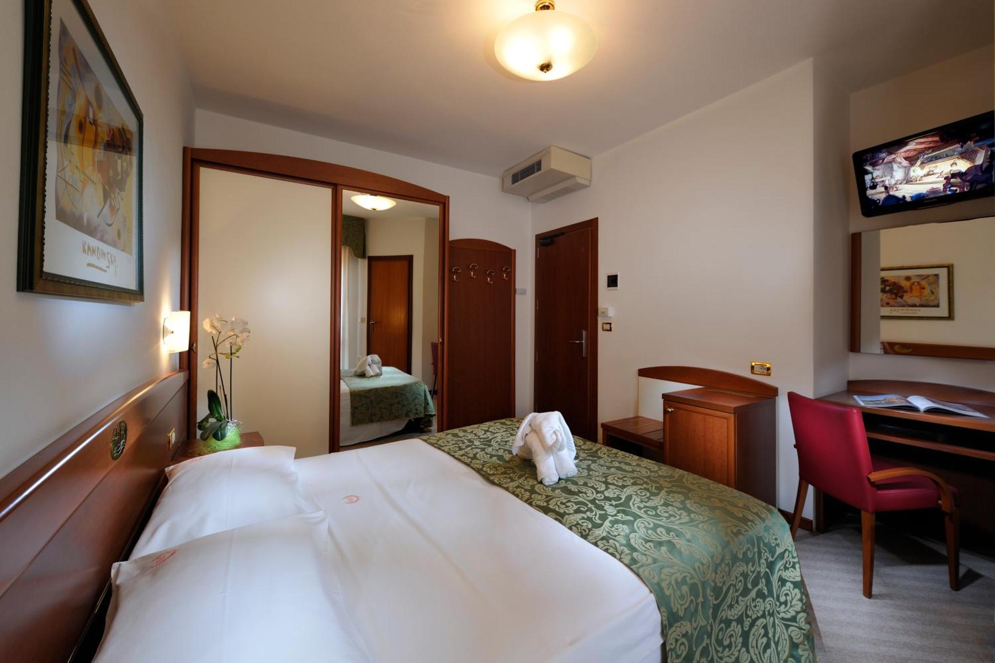 Hotel Eden บิบิโอเน ภายนอก รูปภาพ
