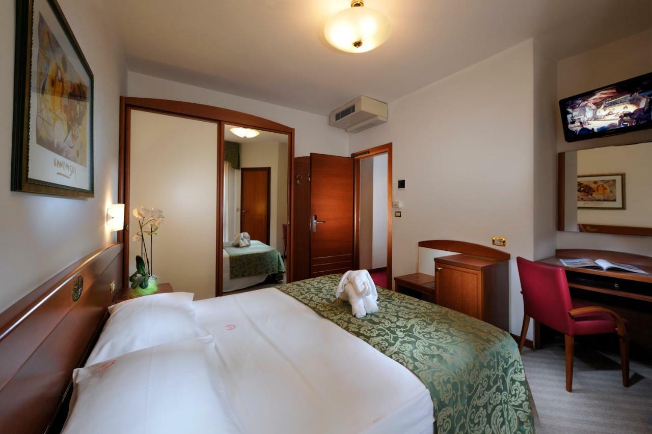 Hotel Eden บิบิโอเน ภายนอก รูปภาพ